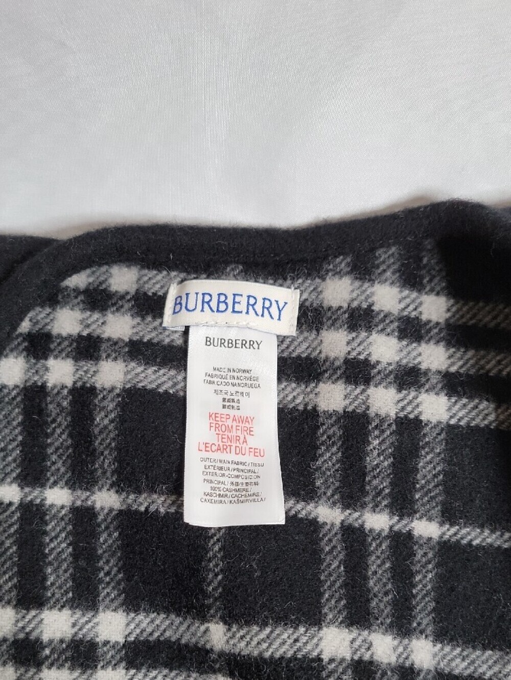 Burberry Reversible Cashmere Check Cape Poncho Black White Fringe One Size - Picture 3 of 4